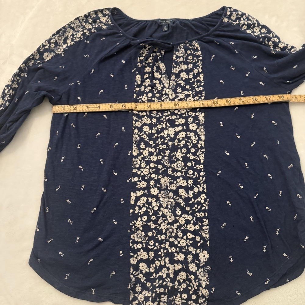 Lucky Brand Navy White Floral Top Medium Boho Peasant Fairy Coquette Artsy Indie - Picture 7 of 8